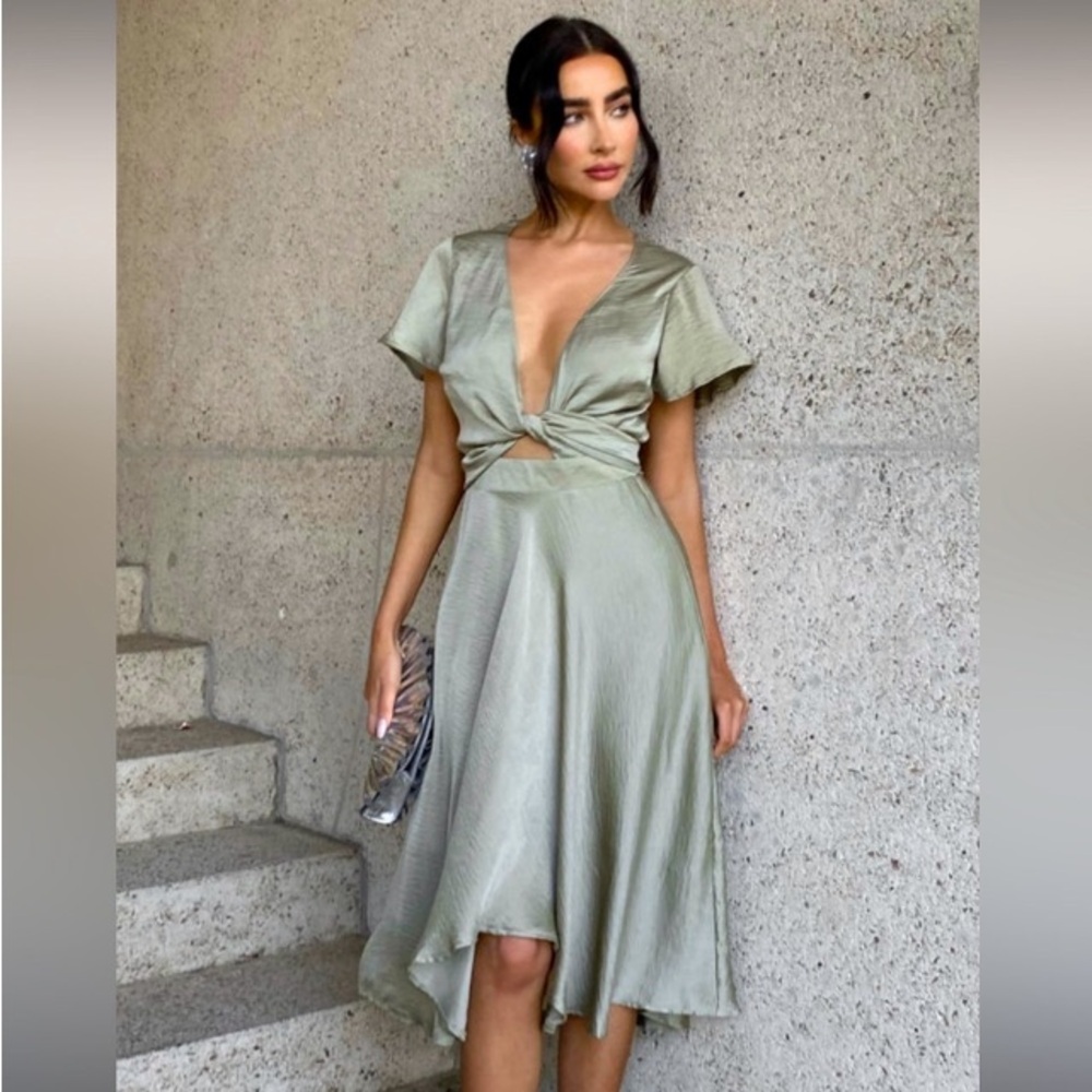 Chic Sage Green Midi Dress
